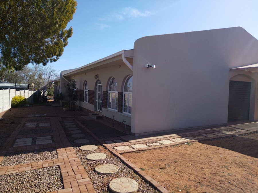 4 Bedroom Property for Sale in Flora Park Northern Cape